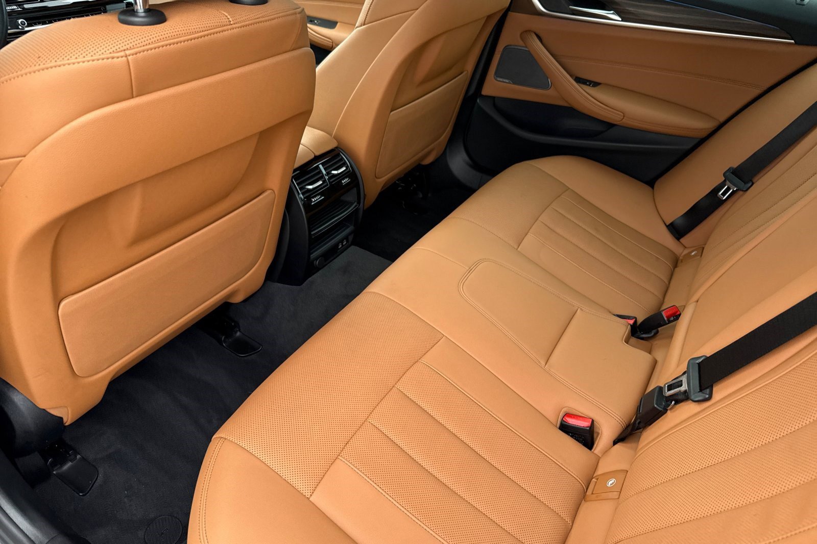 Certified 2023 BMW 530e w/ Premium Package image 15