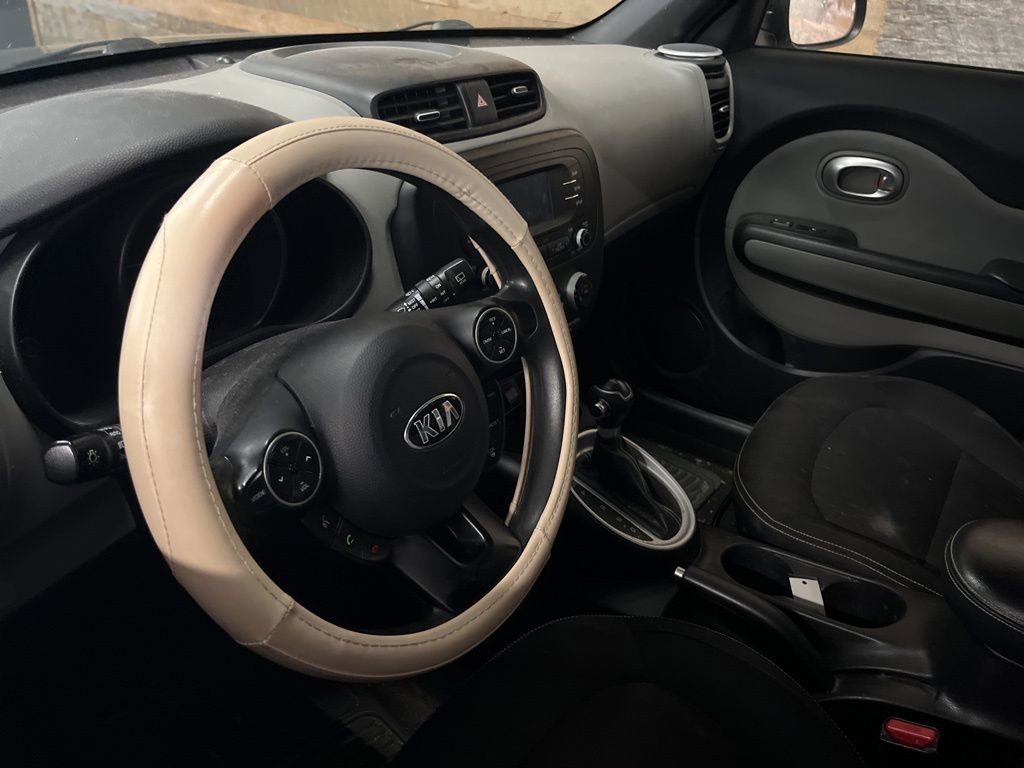 Used 2016 Kia Soul + image 10