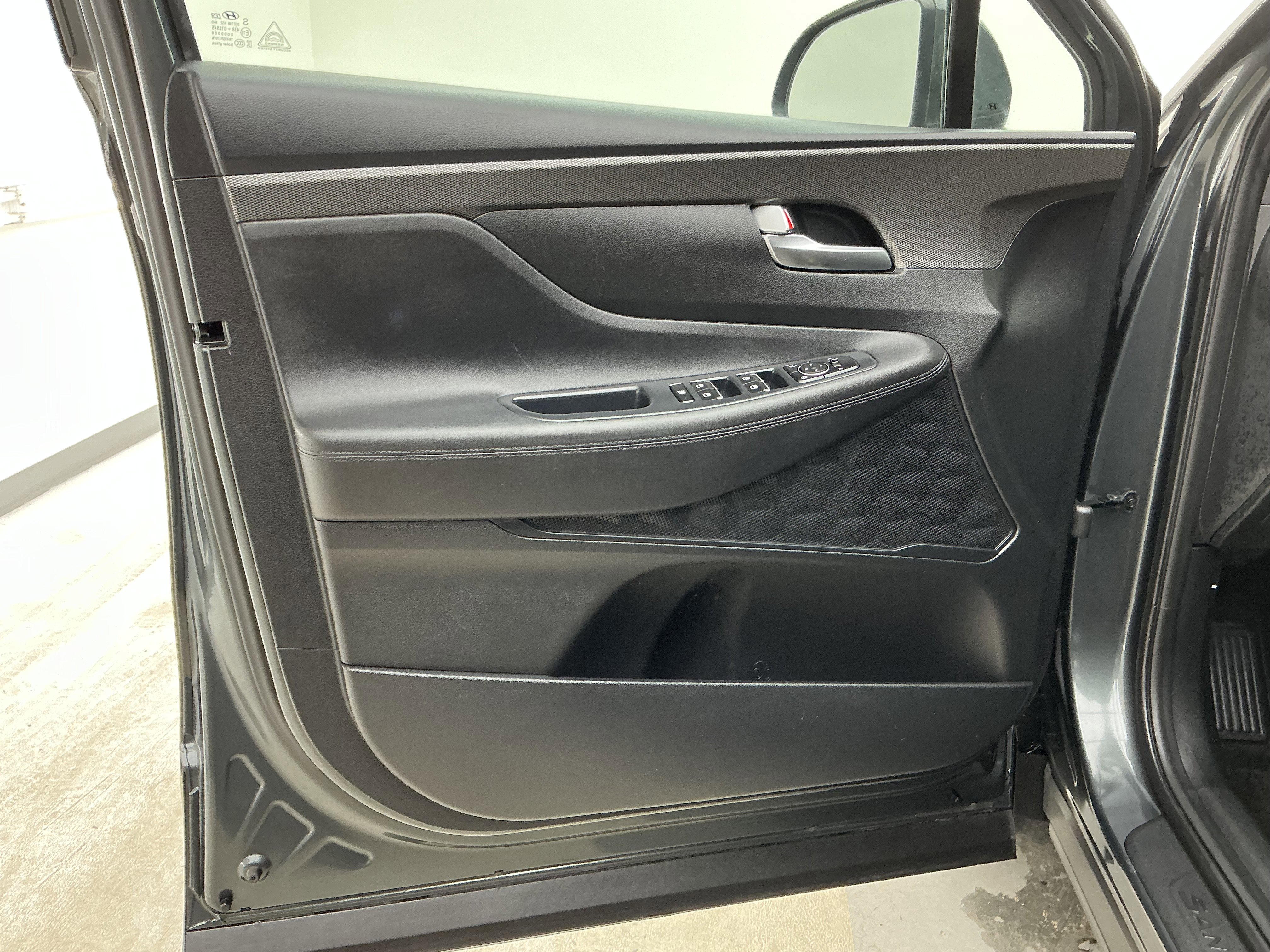 Used 2020 Hyundai Santa Fe SE w/ Cargo Package image 16