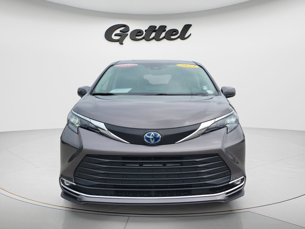 Certified 2024 Toyota Sienna XLE w/ XLE Plus Package FWD image 2