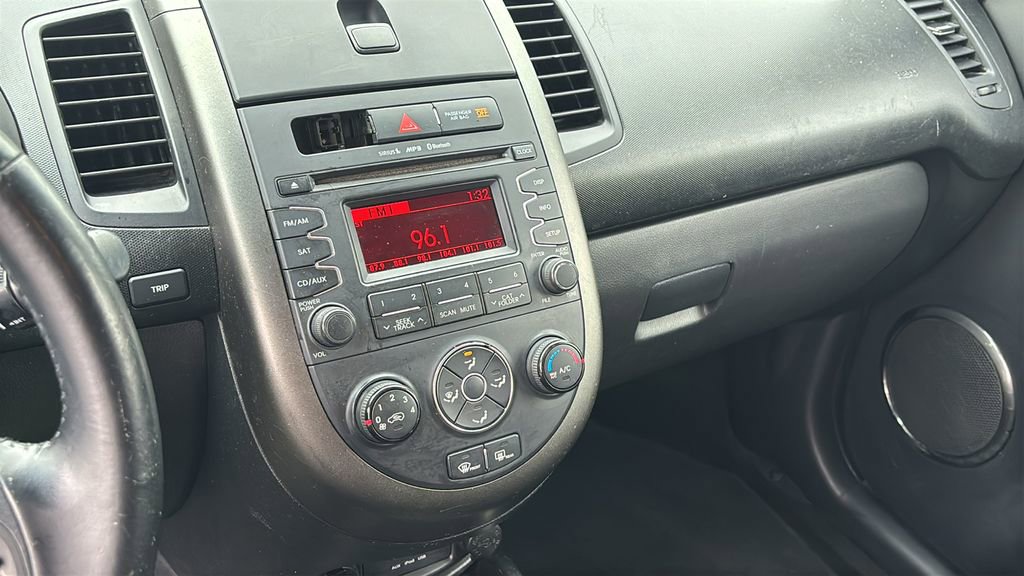Used 2013 Kia Soul + FWD image 19