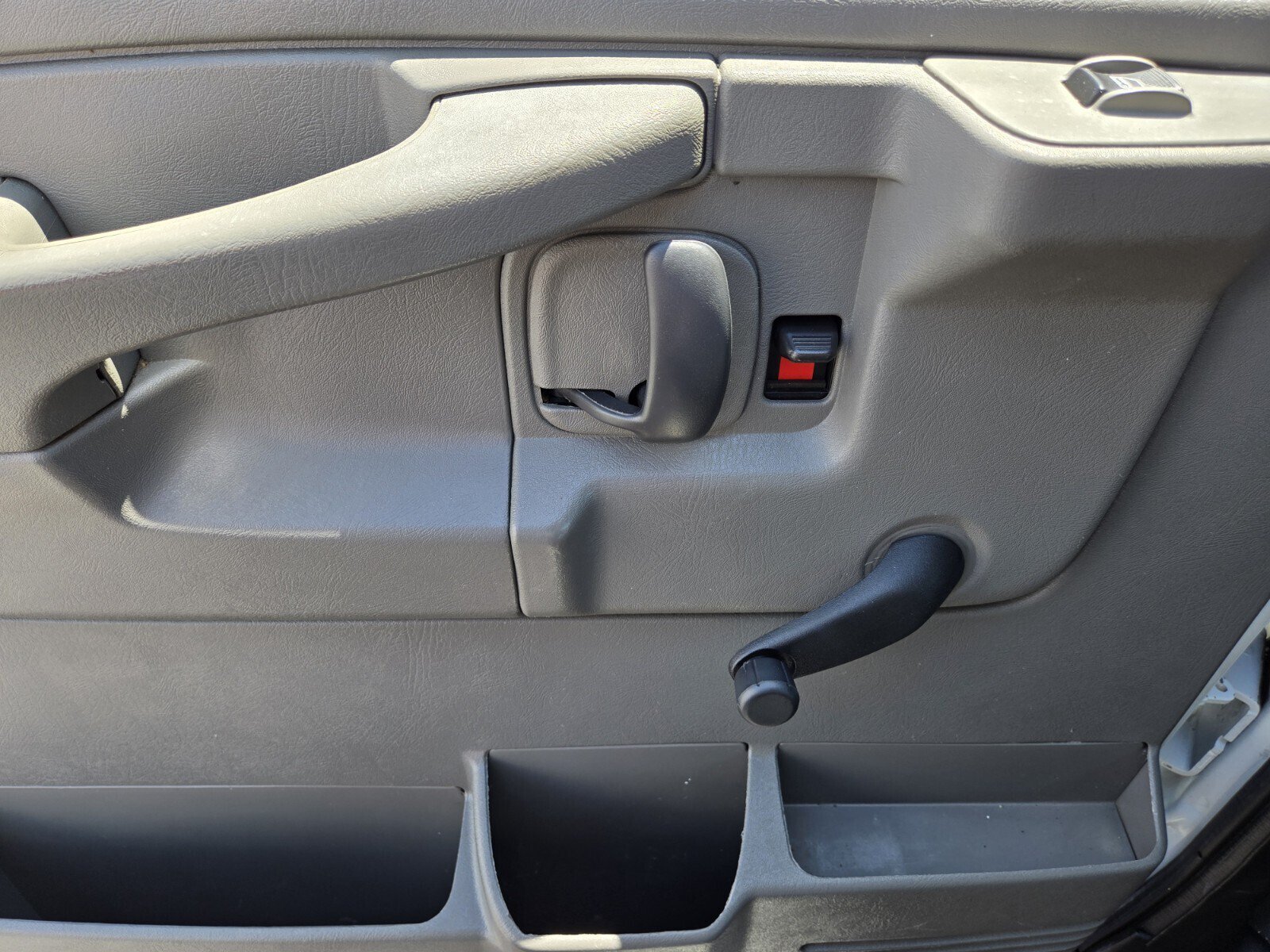 Used 2013 Chevrolet Express 2500 RWD image 13