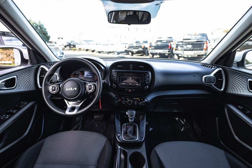 Used 2022 Kia Soul LX image 21