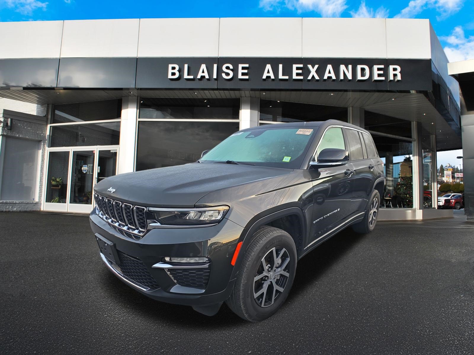 Used 2023 Jeep Grand Cherokee Limited AWD/4WD image 8