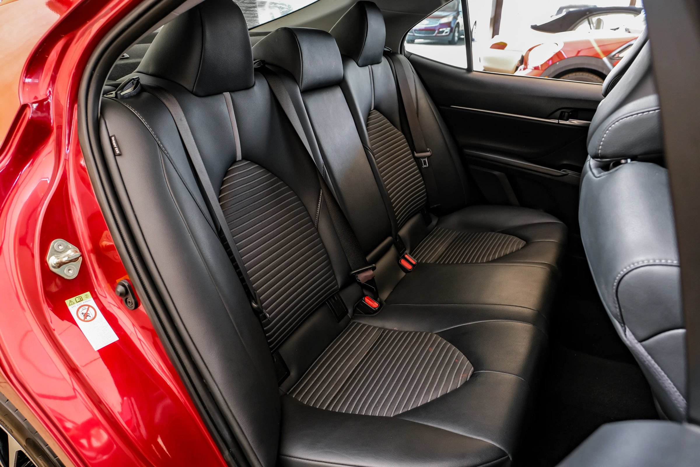 Used 2018 Toyota Camry SE FWD image 37