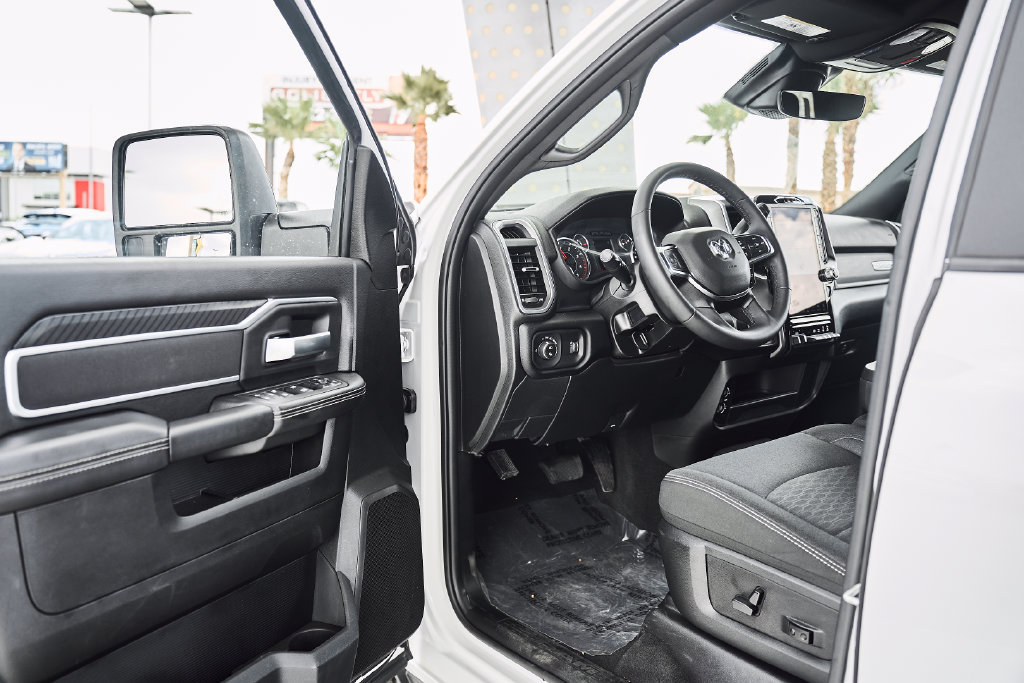 Used 2025 RAM 2500 Big Horn AWD/4WD image 13