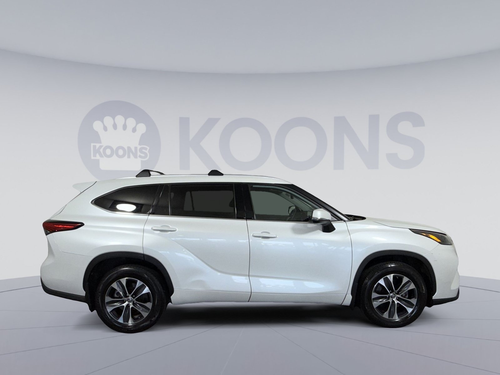 Used 2022 Toyota Highlander XLE AWD/4WD image 8