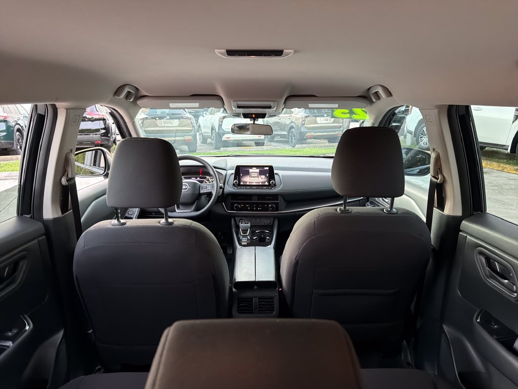Used 2025 Nissan Rogue S FWD image 31