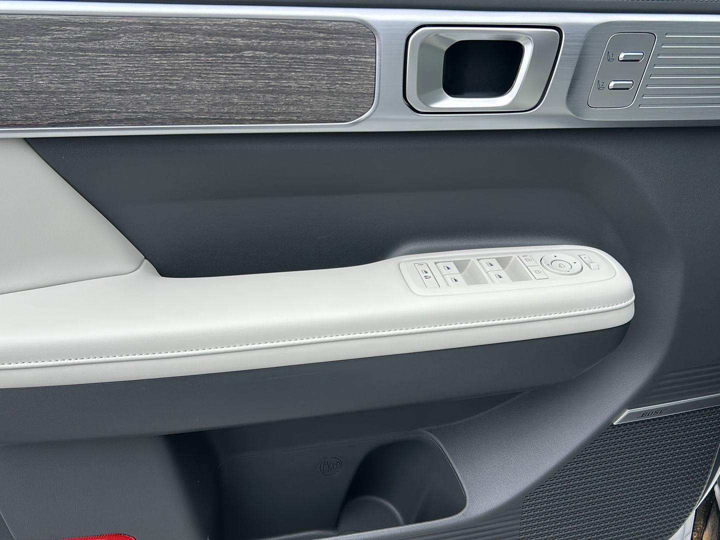 Certified 2025 Hyundai Santa Fe Limited AWD/4WD image 14