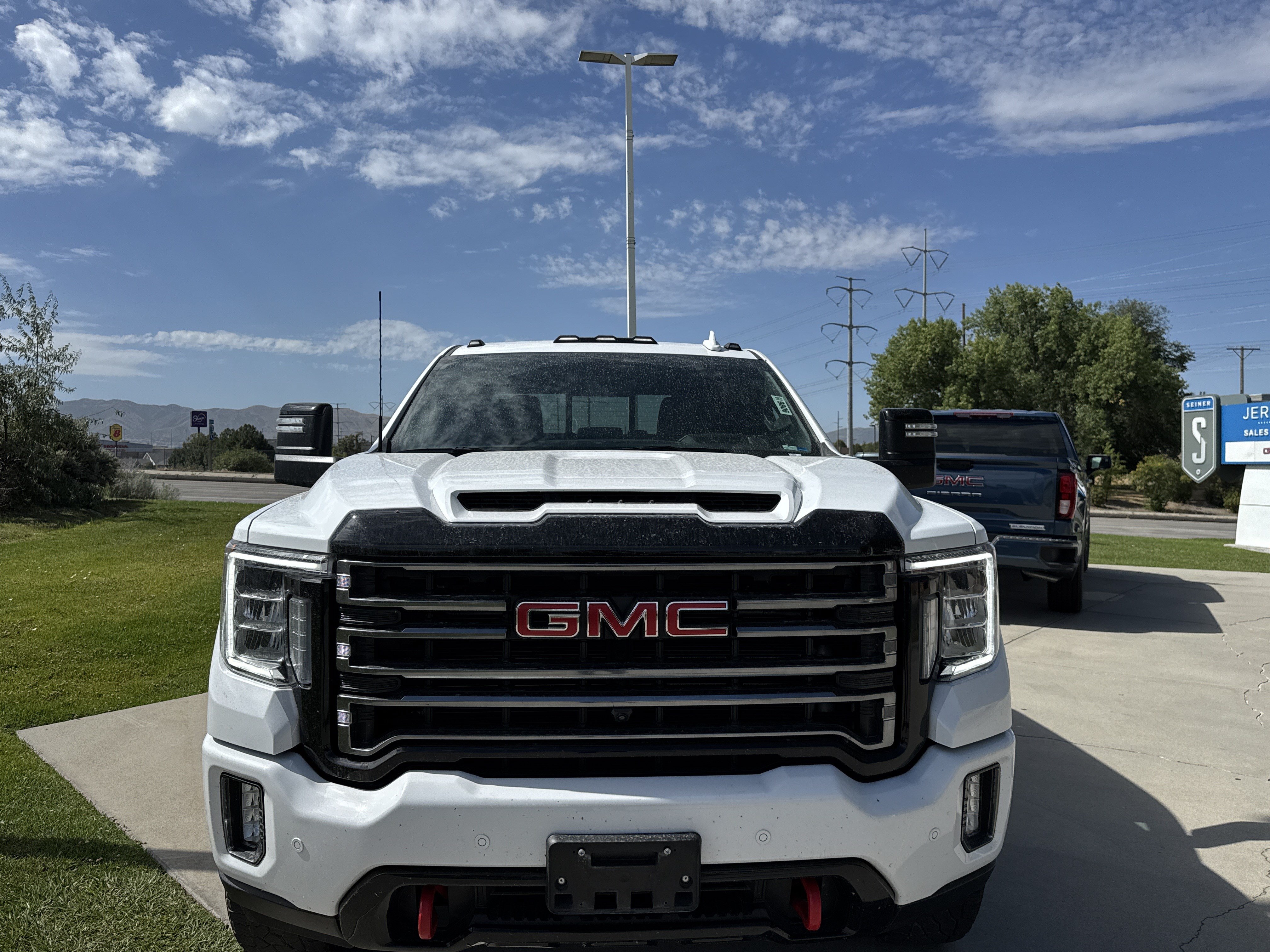 Used 2023 GMC Sierra 2500 AT4 w/ AT4 Preferred Package AWD/4WD image 8