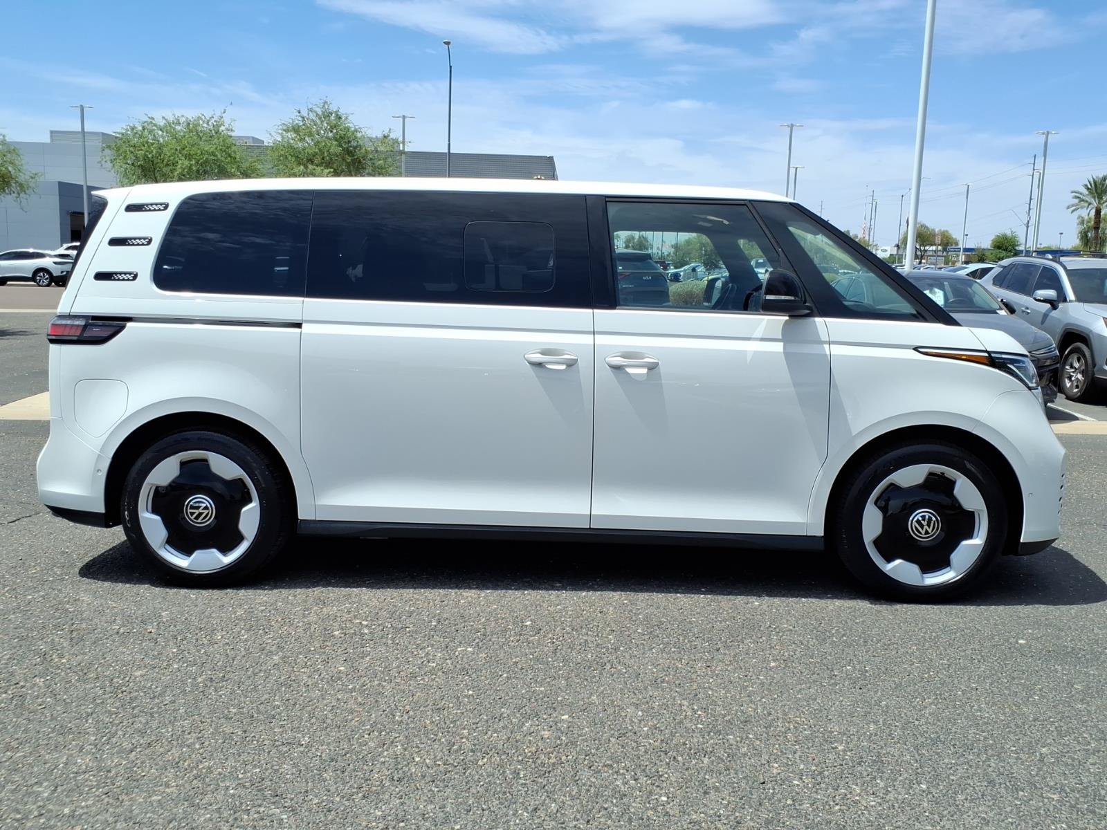 Certified 2025 Volkswagen ID. Buzz Pro S RWD image 8