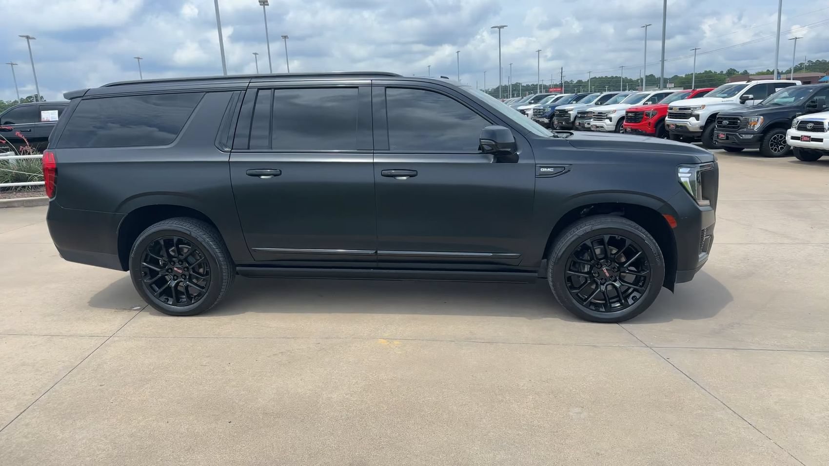Used 2023 GMC Yukon XL Denali w/ LPO, Floor Liner Package AWD/4WD image 2