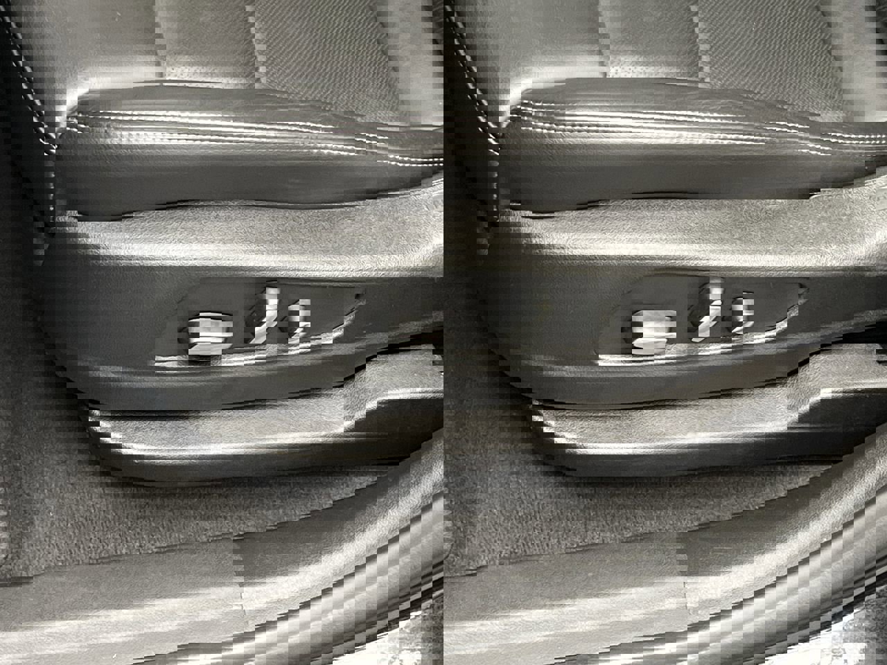 Certified 2025 Cadillac XT6 Premium Luxury image 12