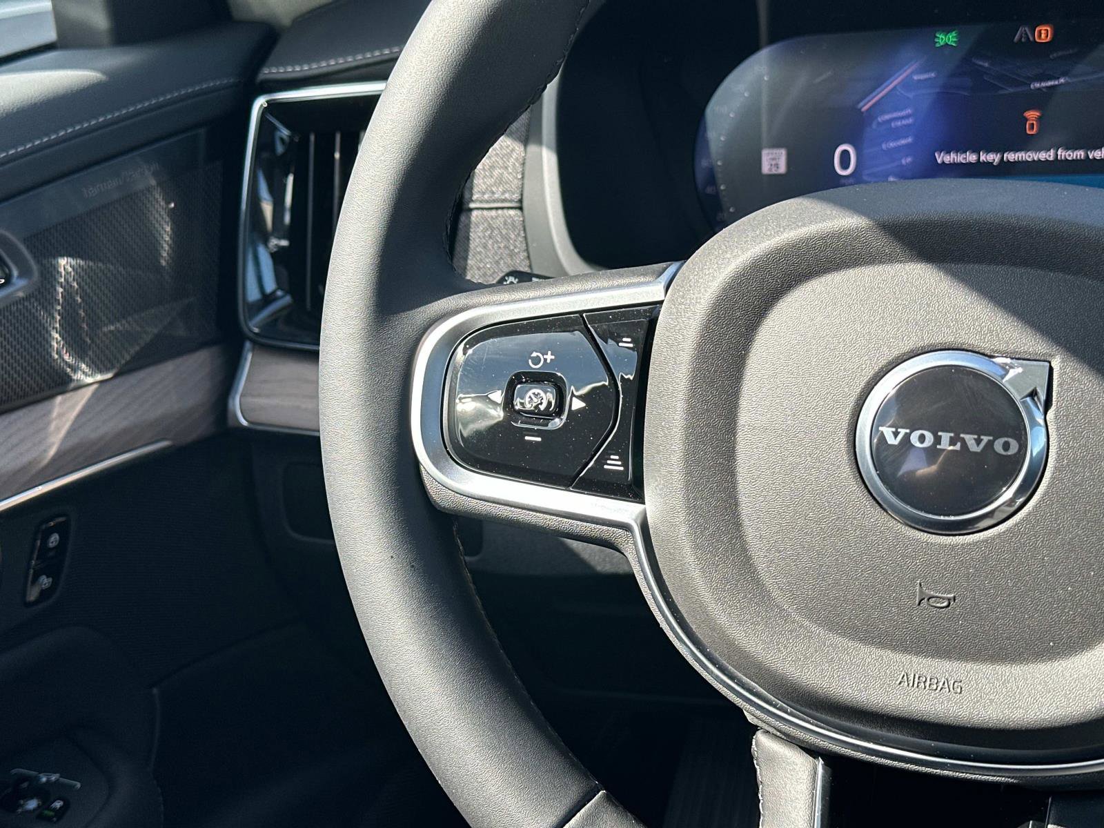 New 2026 Volvo XC90 T8 Plus image 8