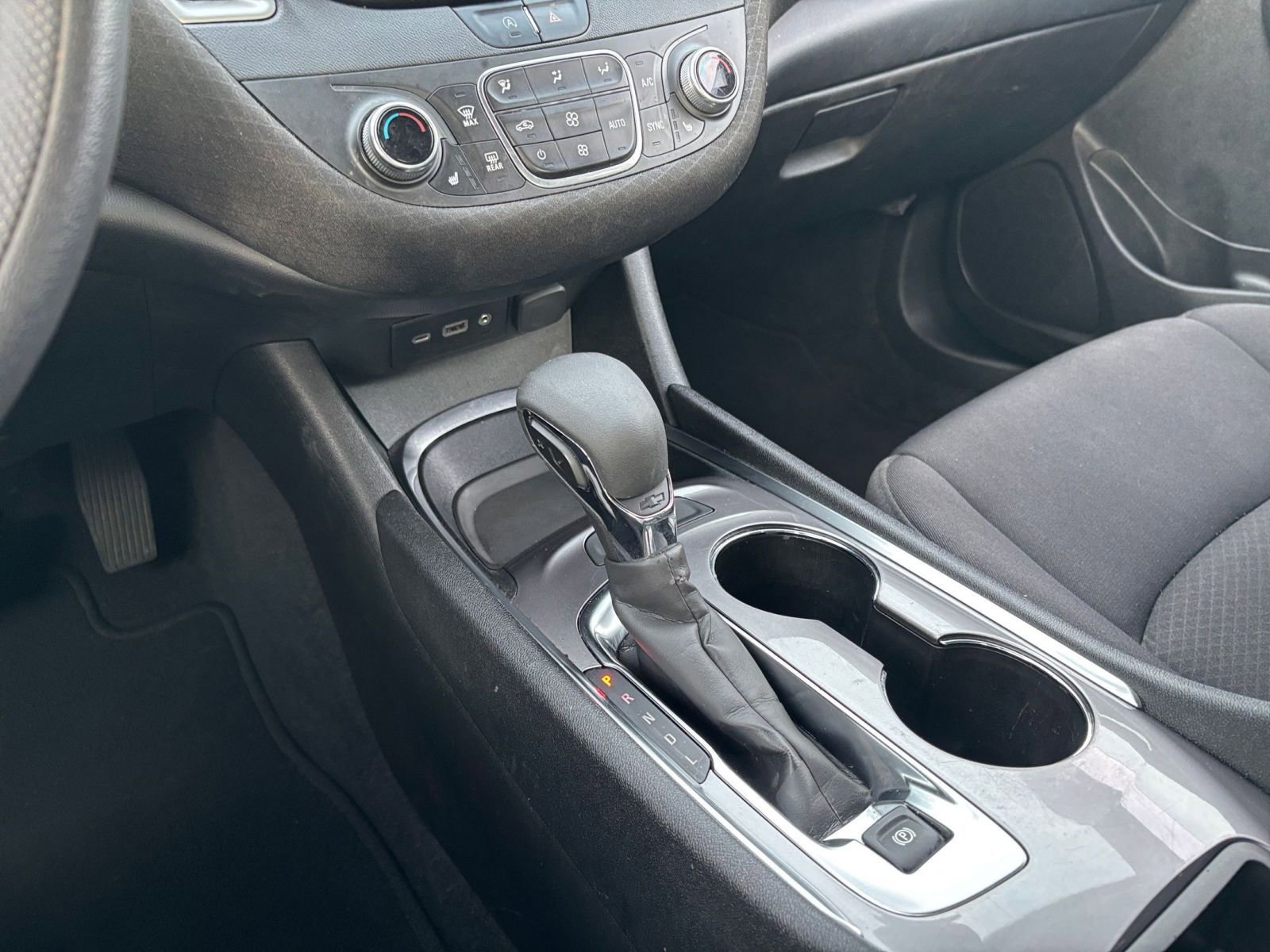 Used 2022 Chevrolet Malibu LT image 42