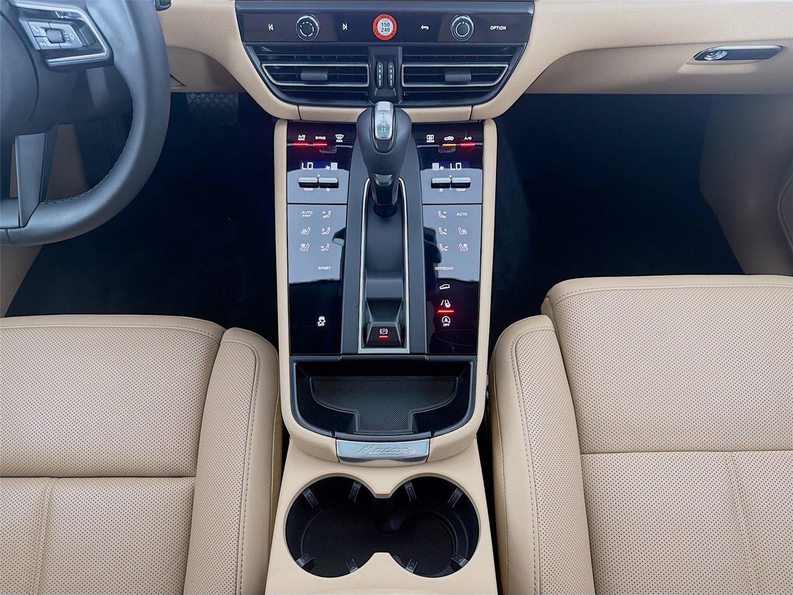 Certified 2026 Porsche Macan AWD/4WD image 20
