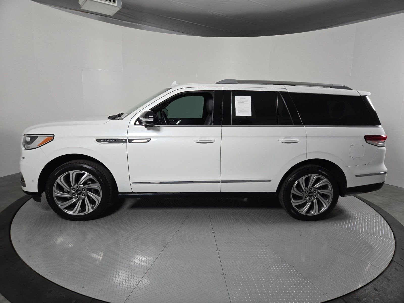 Certified 2023 Lincoln Navigator Reserve AWD/4WD image 7
