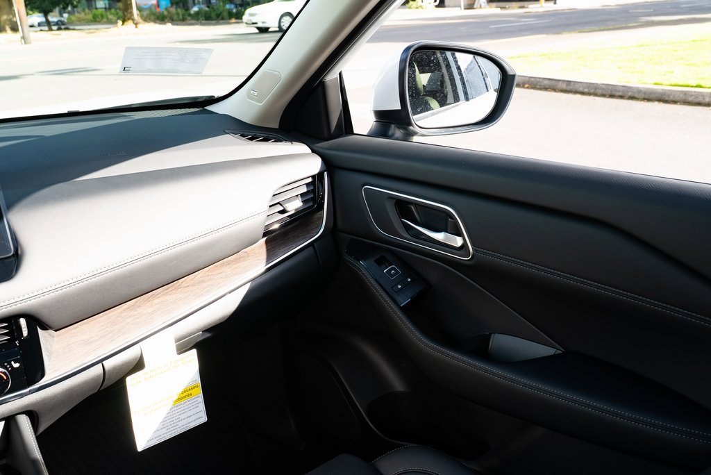 New 2026 Nissan Rogue Platinum image 11