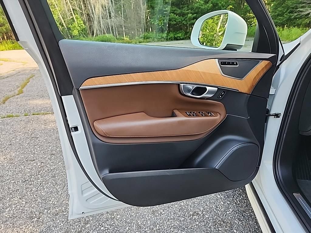 Certified 2024 Volvo XC90 T8 Core w/ Protection Package Premier AWD/4WD image 25