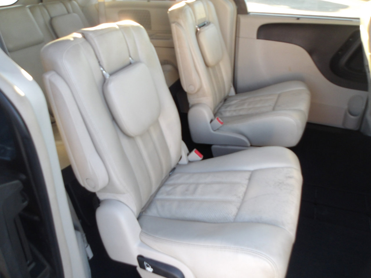 Used 2012 Chrysler Town & Country Touring-L w/ Trailer Tow Group image 7