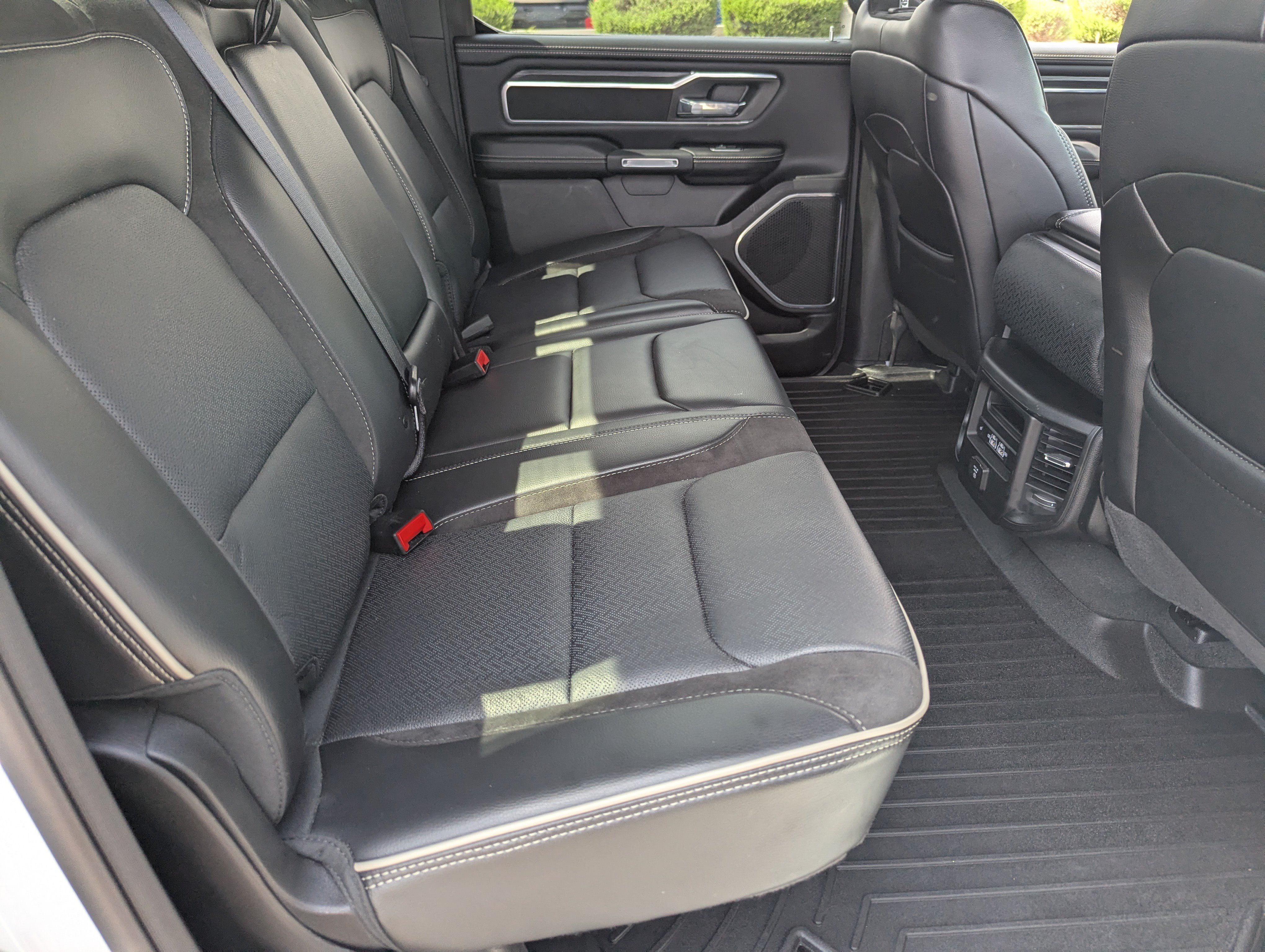 Used 2024 RAM 1500 Laramie AWD/4WD image 13