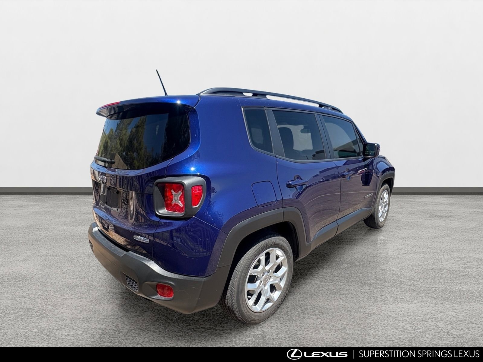 Used 2018 Jeep Renegade Latitude FWD image 3