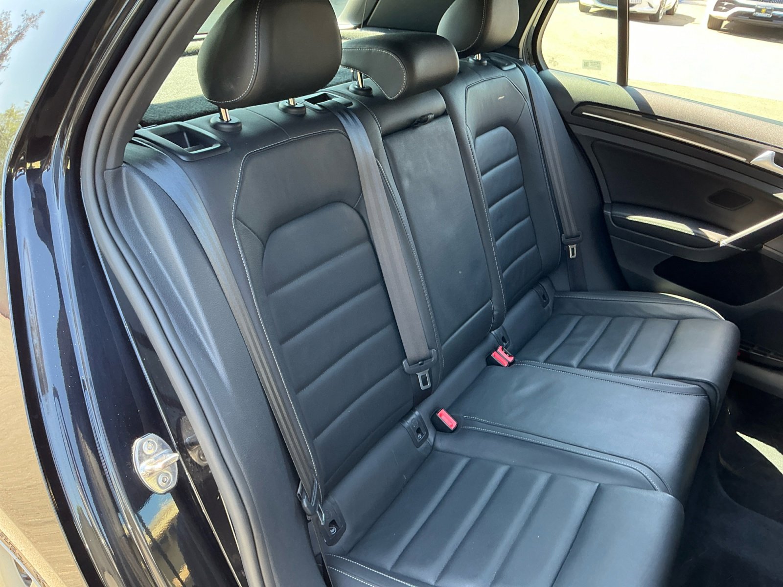 Used 2017 Volkswagen Golf R 4-Door image 20