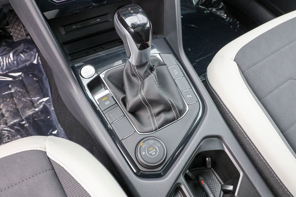 Used 2025 Volkswagen Taos SE image 25