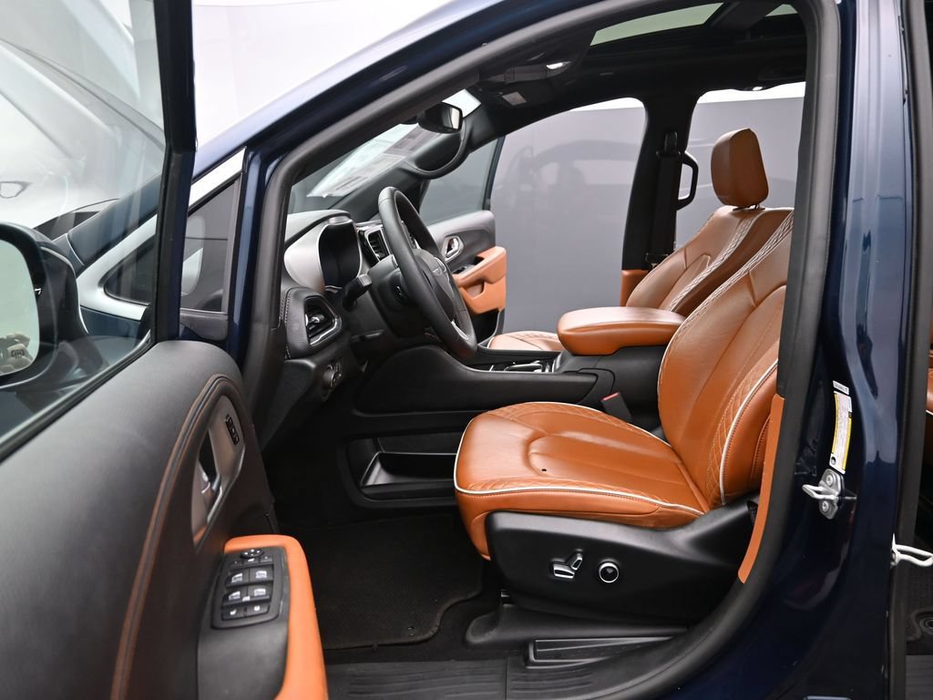 Used 2024 Chrysler Pacifica Pinnacle FWD image 10