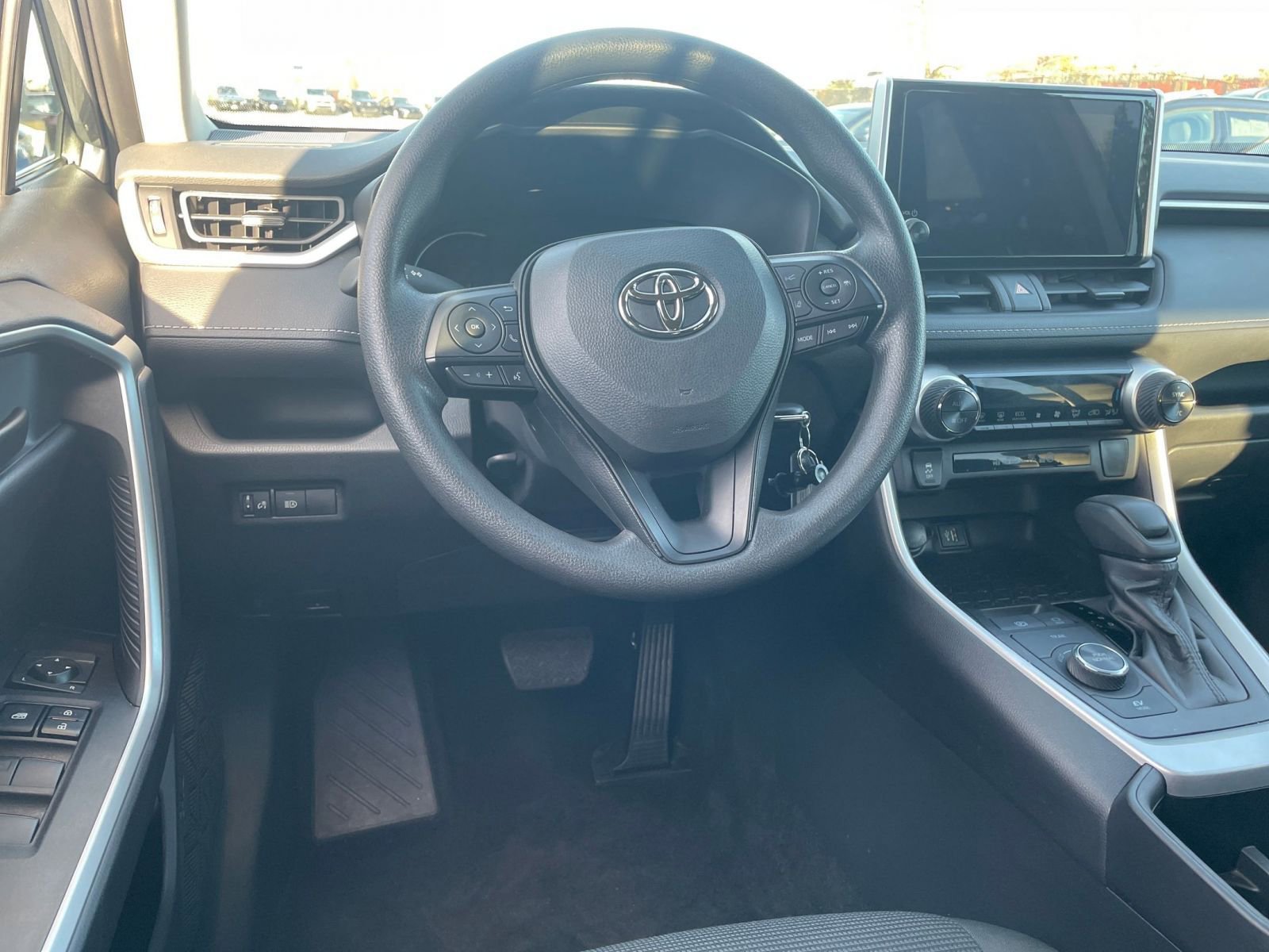 Used 2025 Toyota RAV4 LE image 33