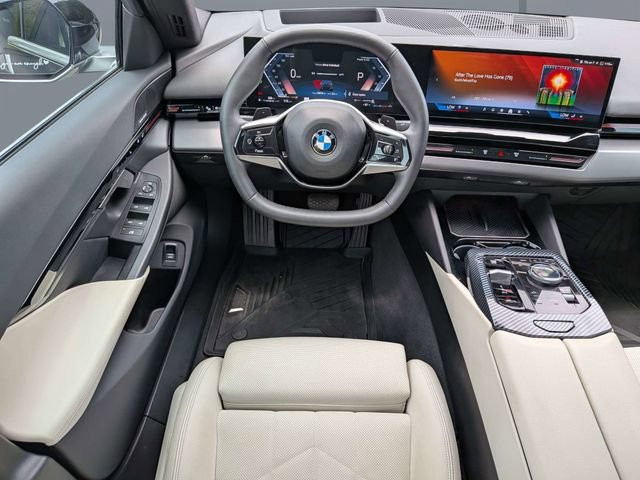 Used 2025 BMW 530i w/ Premium Package RWD image 19