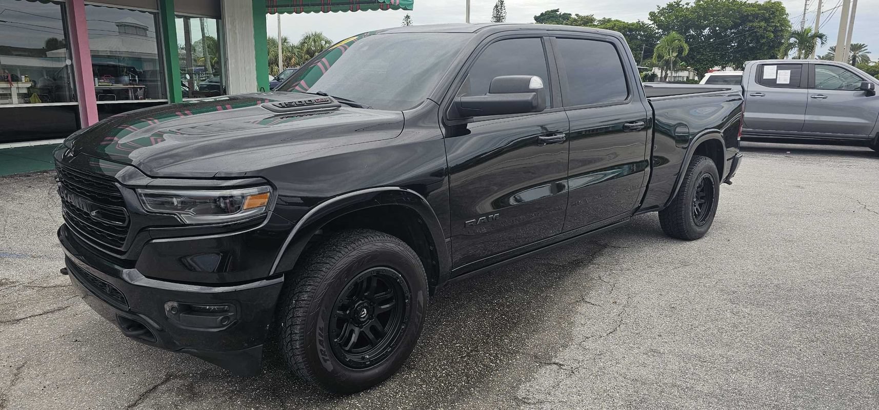 Used 2020 RAM 1500 Limited w/ Black Appearance Package AWD/4WD image 31