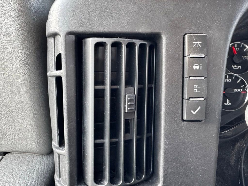 Used 2016 Chevrolet Express 3500 RWD image 22