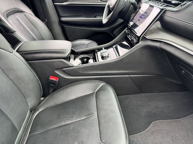 Used 2023 Jeep Grand Cherokee Limited w/ Black Appearance Package AWD/4WD image 21