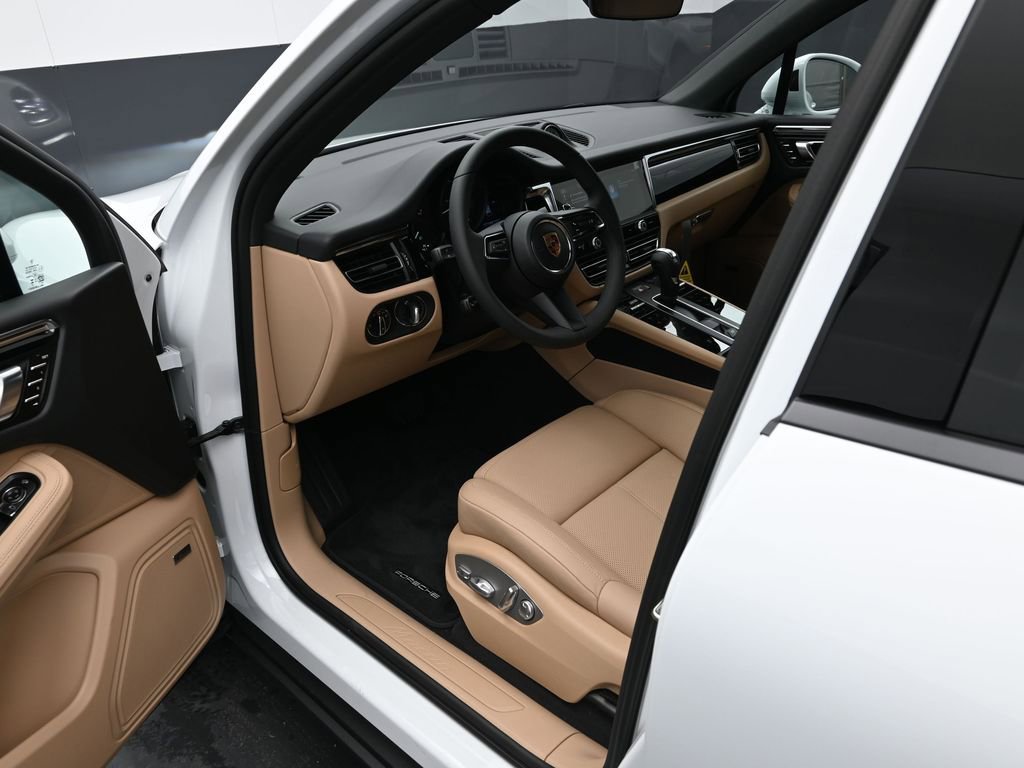 New 2026 Porsche Macan image 4