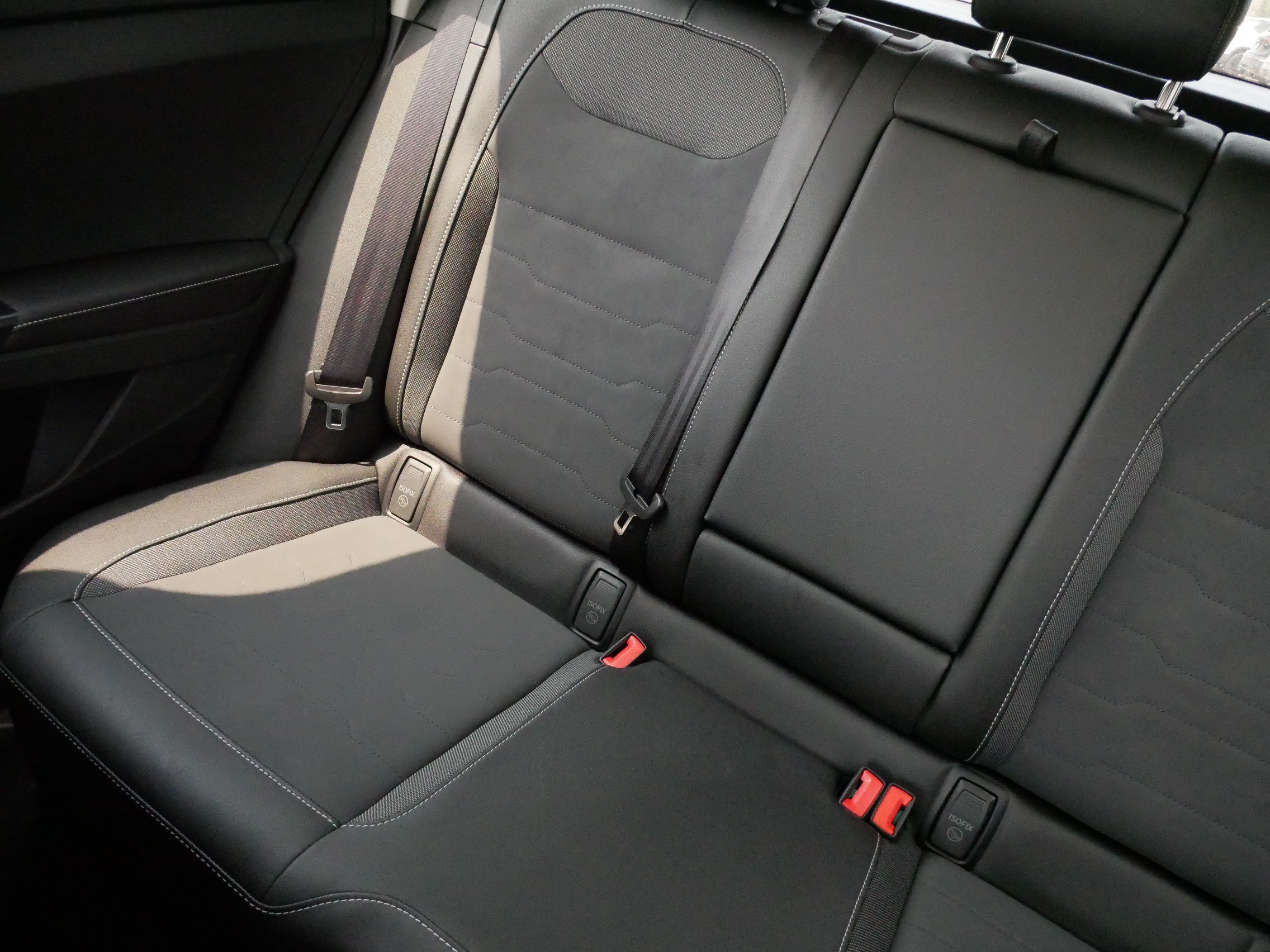 Certified 2025 Volkswagen Taos SE AWD/4WD image 12