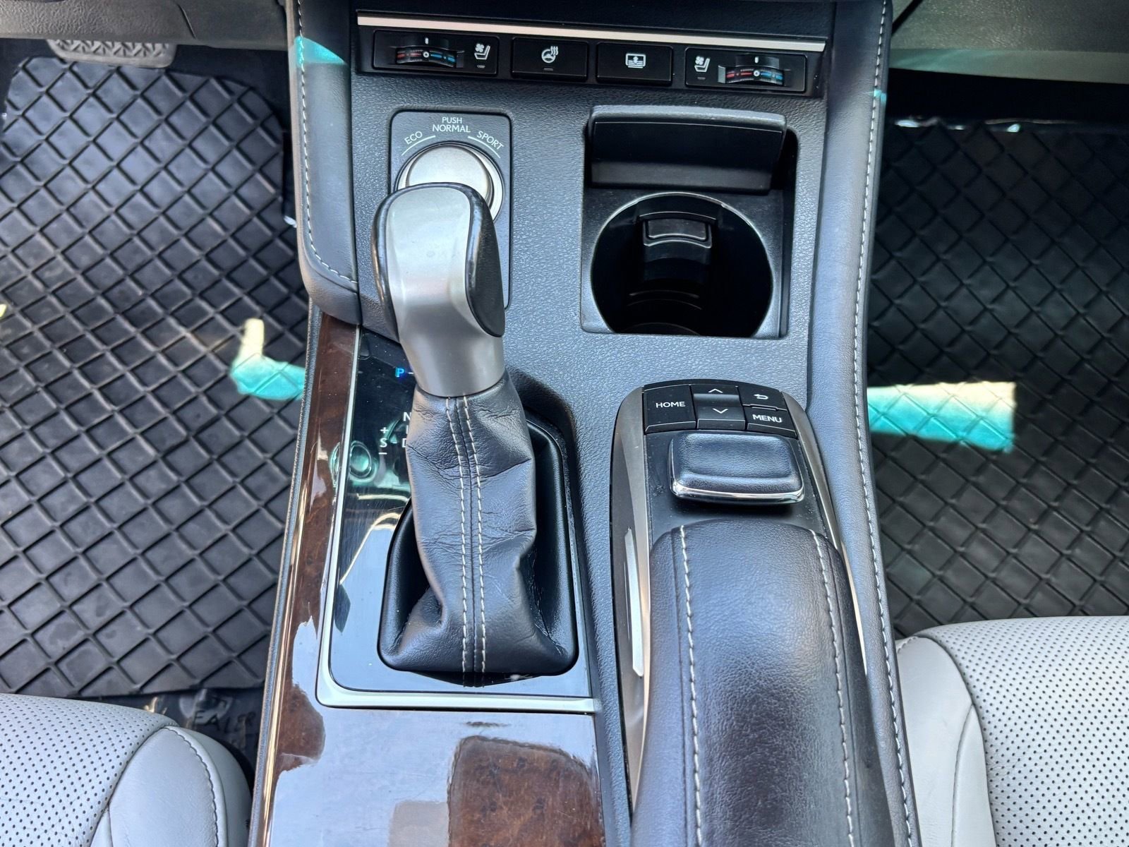 Used 2018 Lexus ES 350 w/ Luxury Package w/Wood Trim FWD image 26