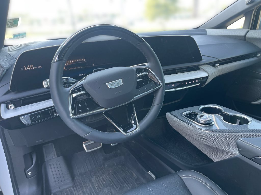 Certified 2025 Cadillac Optiq Luxury 2 w/ LPO, Floor Liner Package AWD/4WD image 19