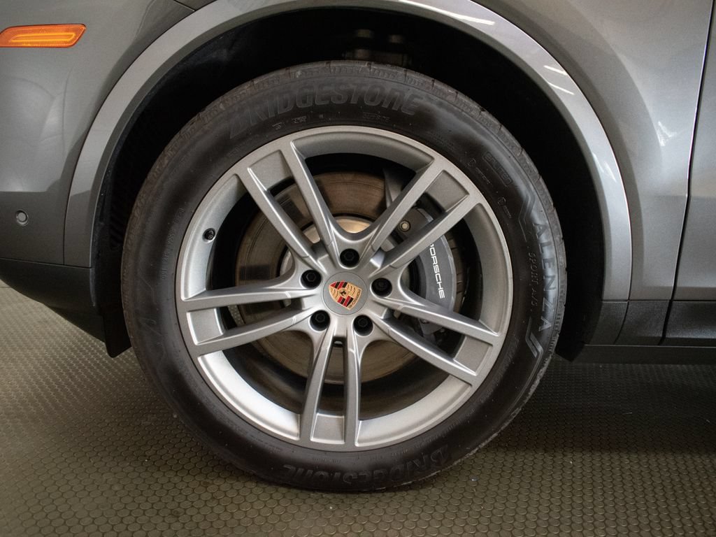 Certified 2026 Porsche Cayenne E-Hybrid AWD/4WD image 14