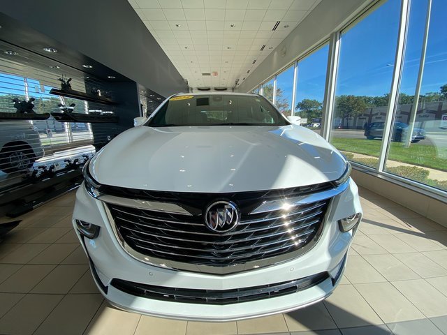 Certified 2024 Buick Enclave Essence image 3