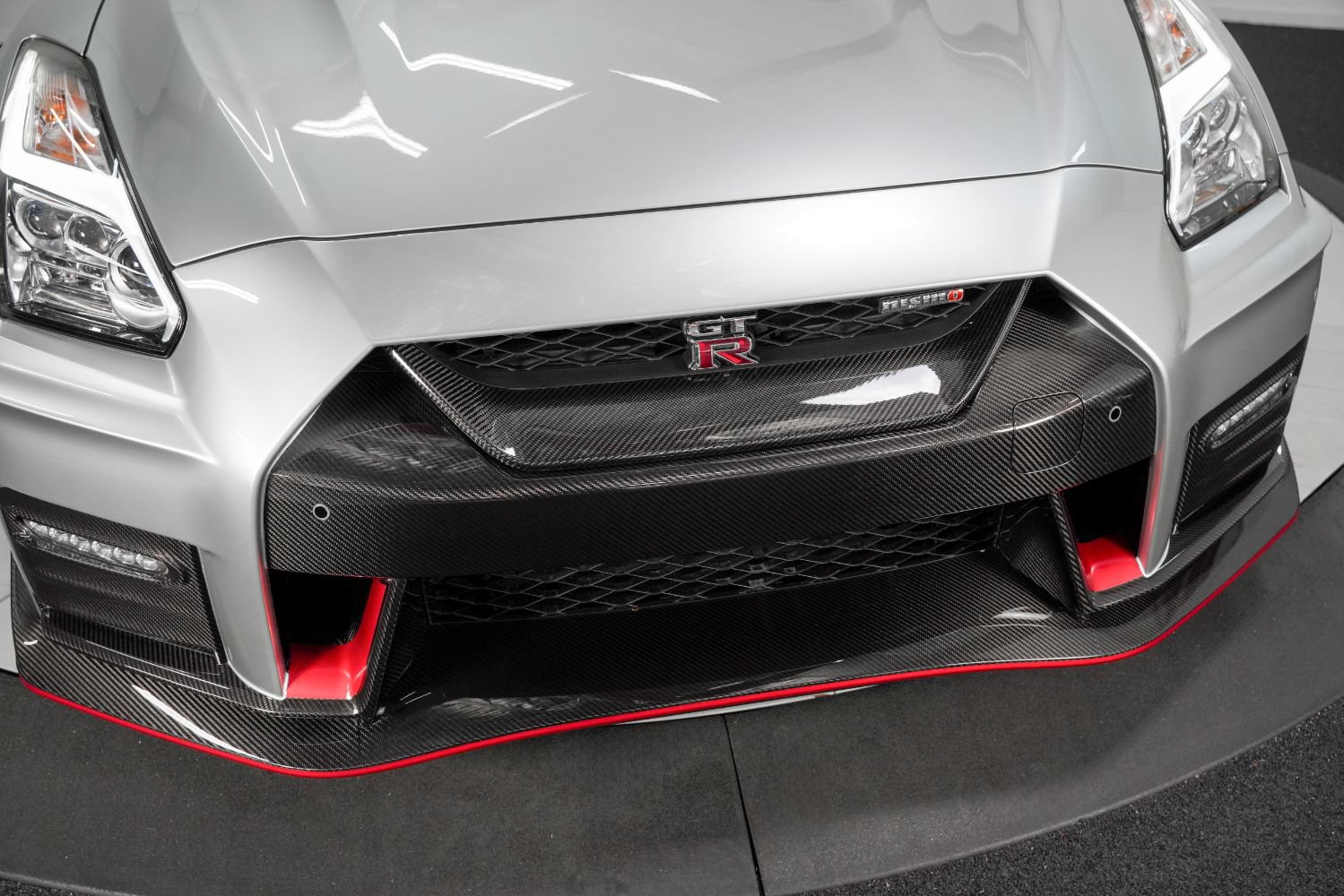 Used 2018 Nissan GT-R NISMO AWD/4WD image 15