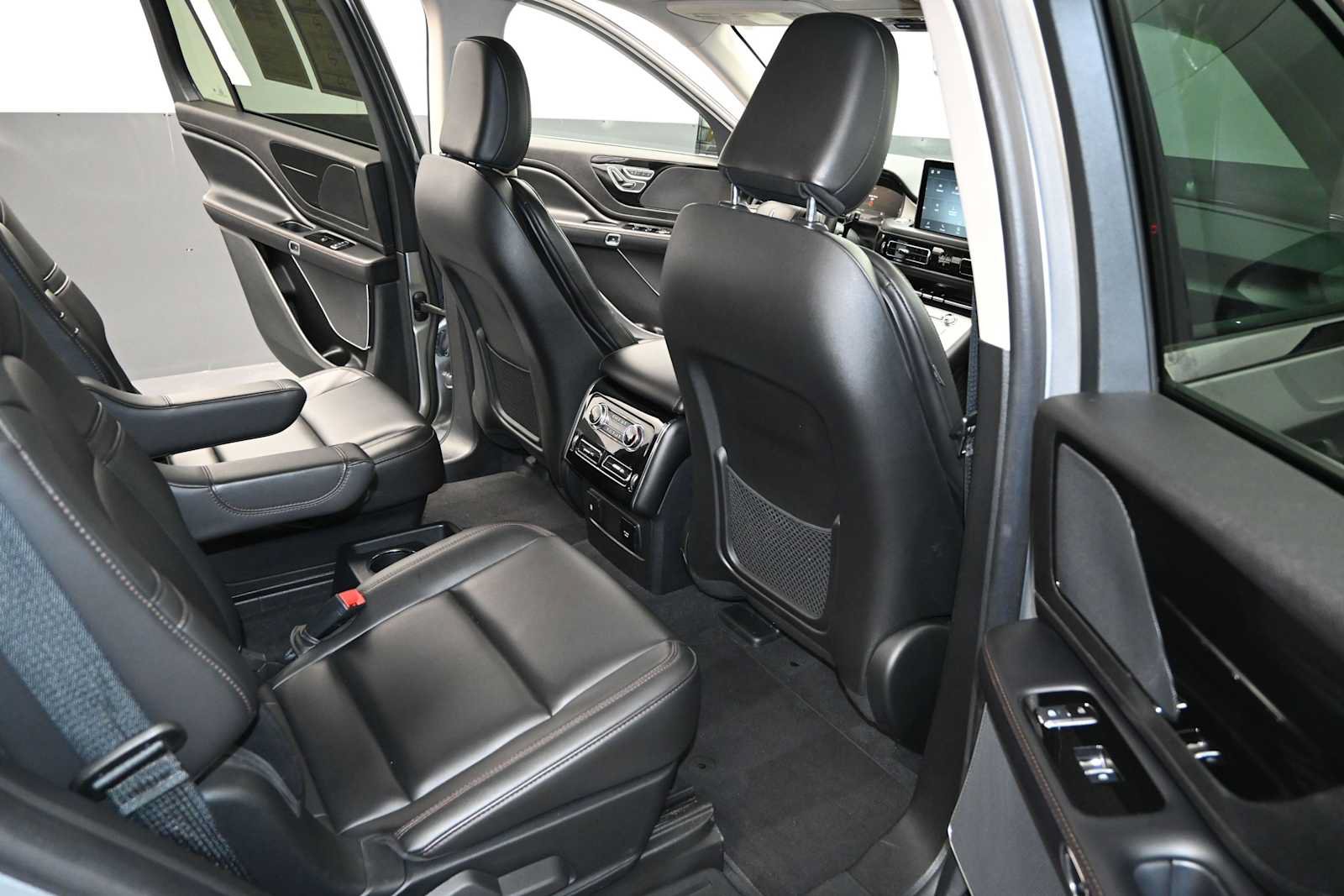 Used 2023 Lincoln Aviator AWD w/ Premium Package image 30