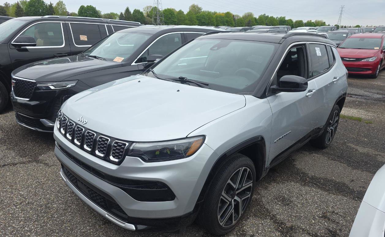 Used 2025 Jeep Compass Limited w/ Elite Group AWD/4WD image 2
