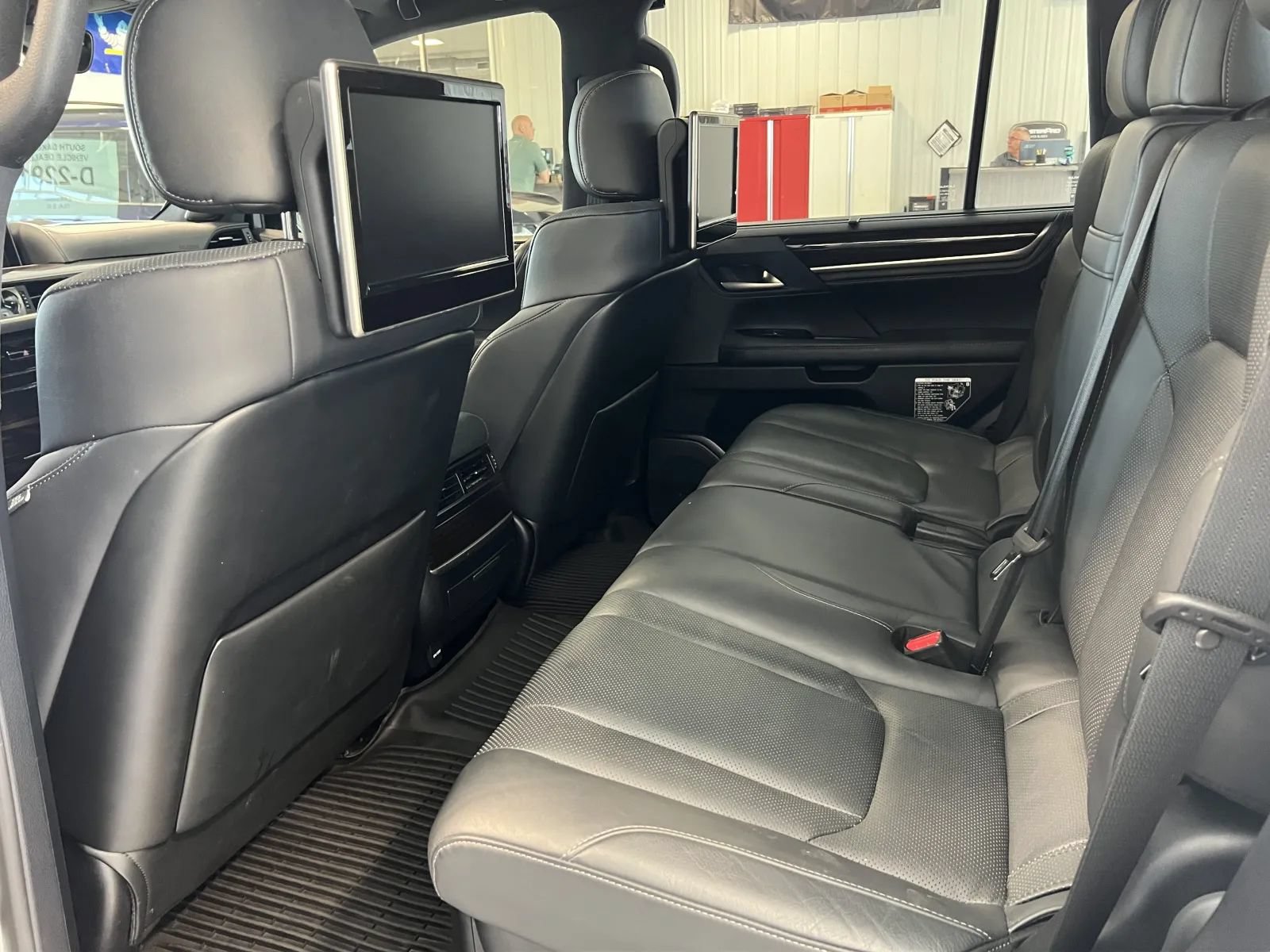 Used 2021 Lexus LX 570 4WD w/ Sport Package image 18