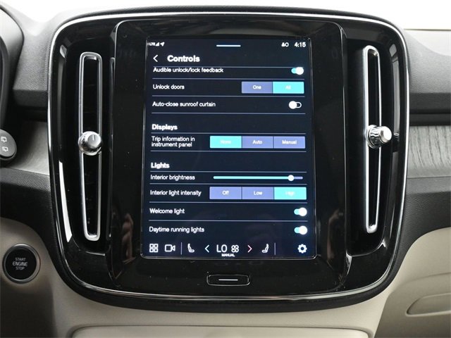 Used 2024 Volvo XC40 B5 Plus image 18