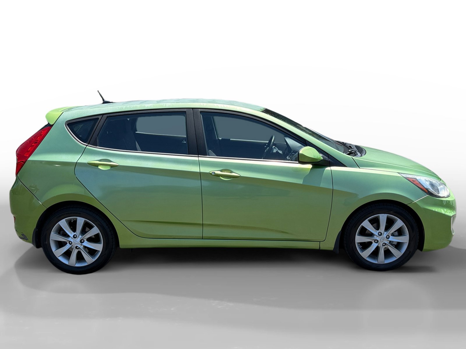 Used 2012 Hyundai Accent SE FWD image 6