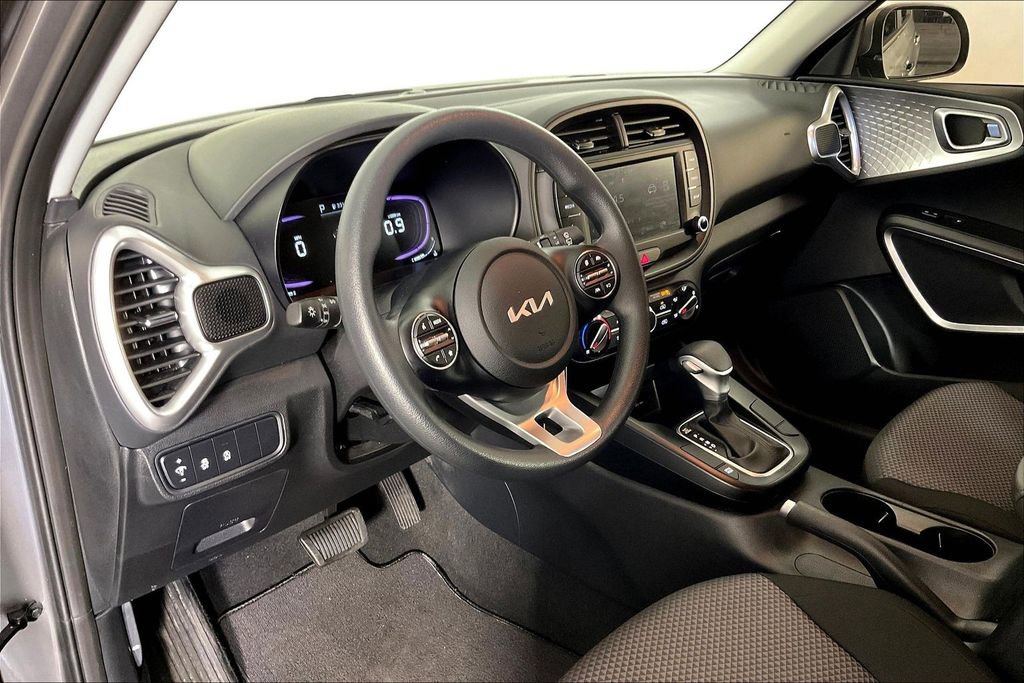 Used 2025 Kia Soul LX image 18