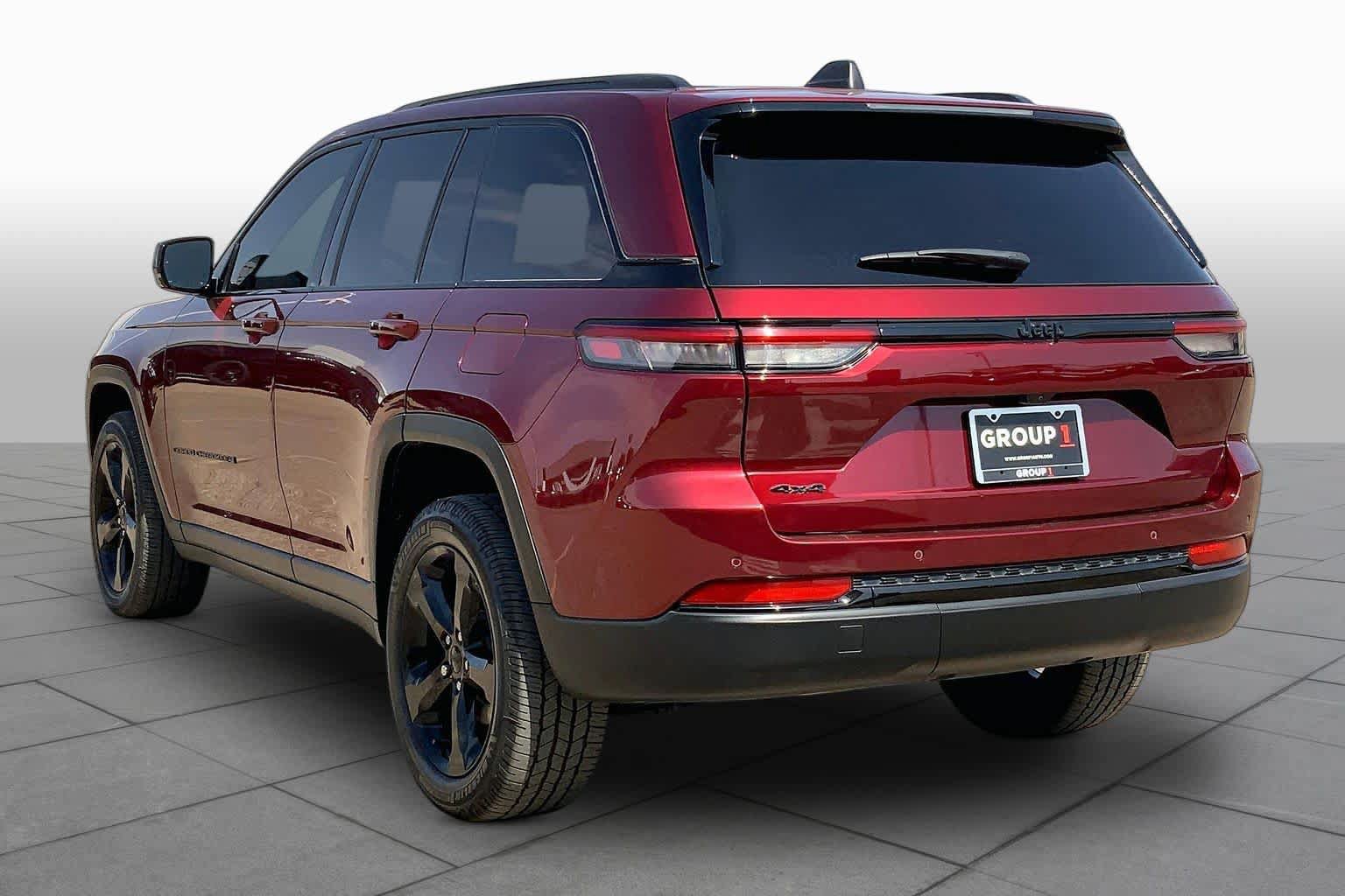 Used 2023 Jeep Grand Cherokee Altitude AWD/4WD image 12