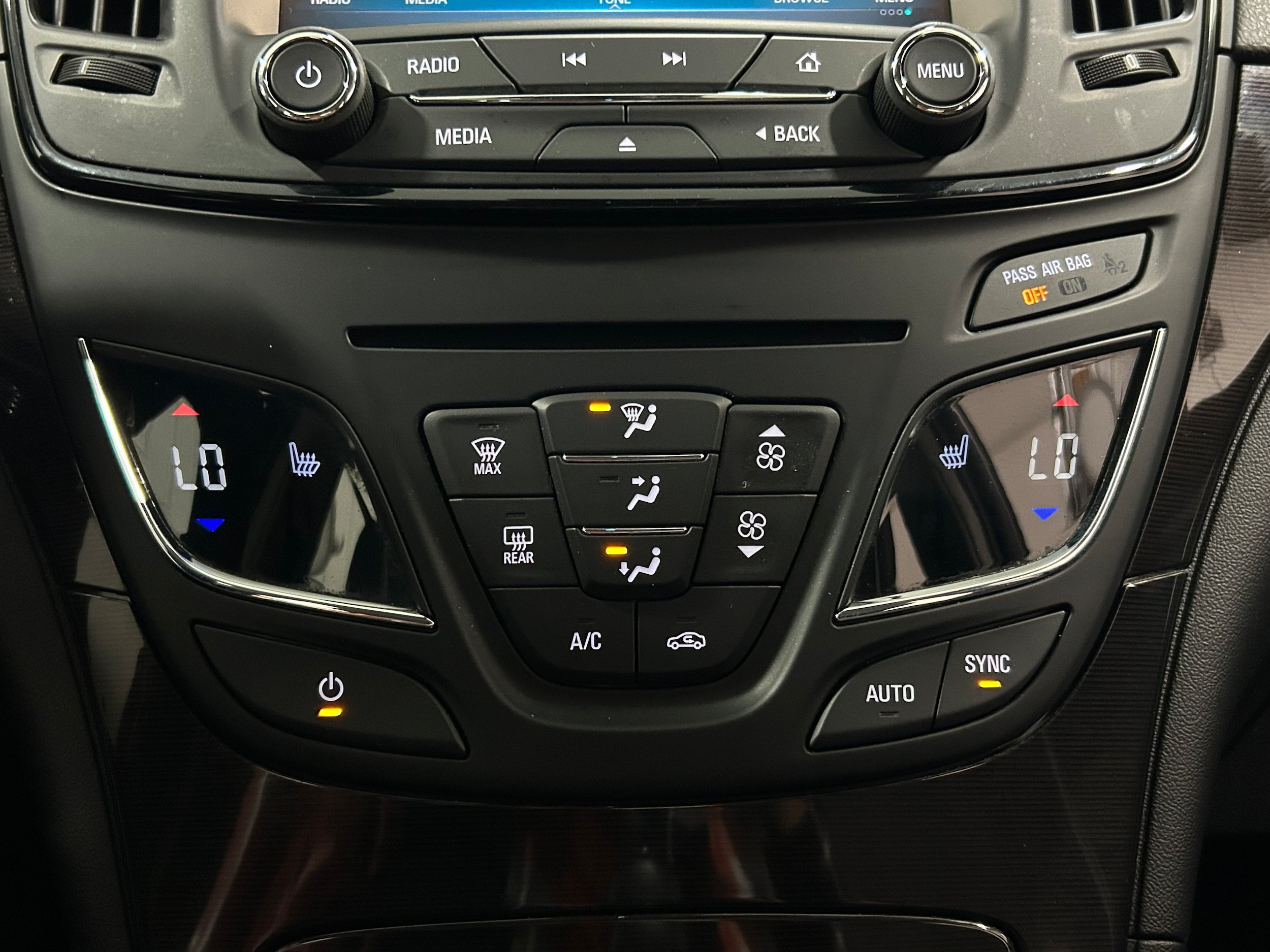 Used 2017 Buick Regal AWD image 9