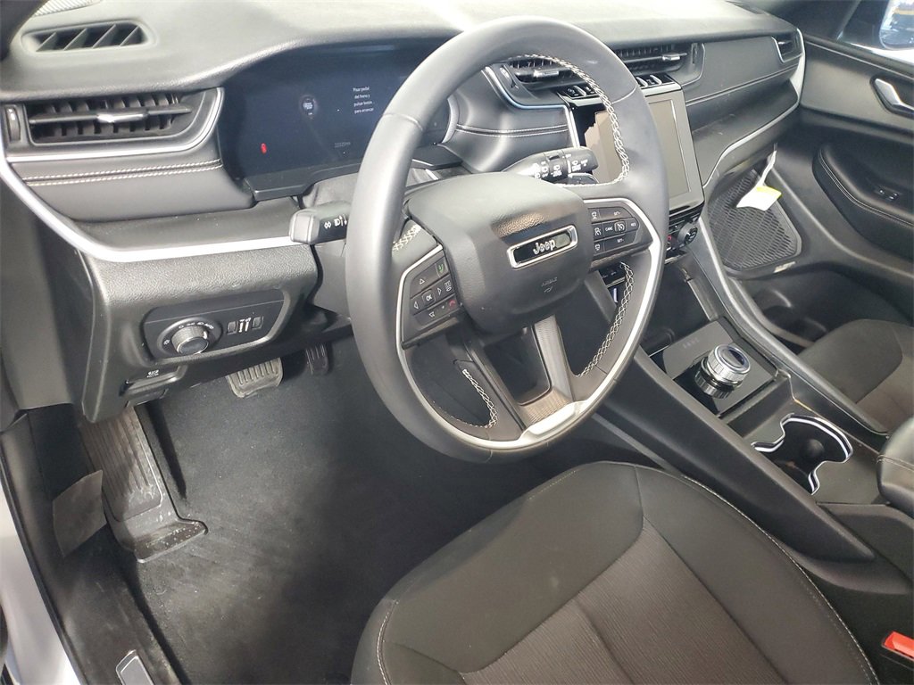 Used 2024 Jeep Grand Cherokee L Laredo image 10